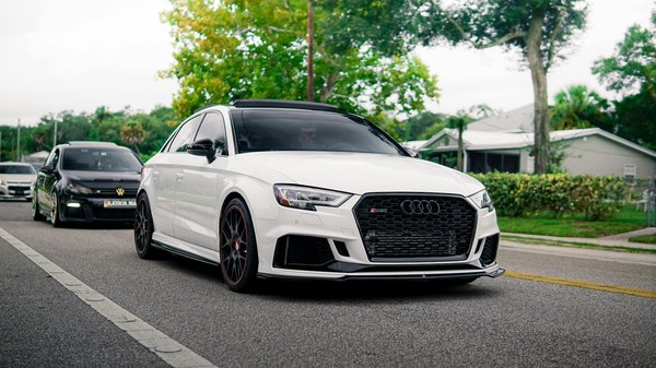 Comment les systèmes de détection de la vitesse des vents latéraux influencent-ils la stabilité des véhicules de transport lourd?