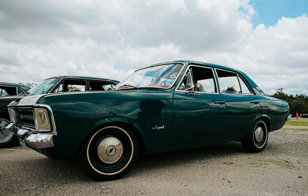 Quels sont les meilleurs produits pour protéger la peinture de votre voiture contre les contaminants environnementaux?